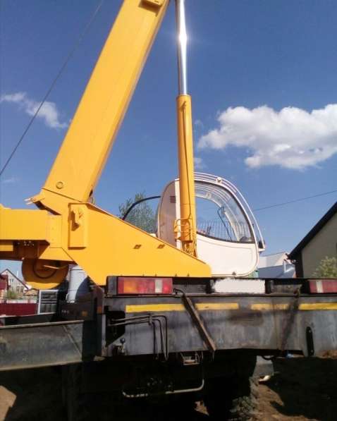 Продам автокран 25 тонн; 31 метр;УРАЛ; в 2013г.,экспл. в Омске