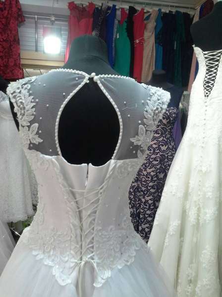 Продам свадебное плате с 3Д цветами, размер 44 в Москве фото 5