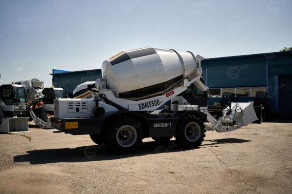 Самозагружающий бетоносмеситель YUGONG SDM5500