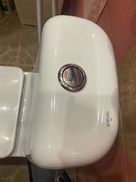 В продаже унитаз “cersanit”