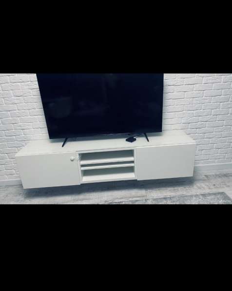 Навесная полка под ТВ