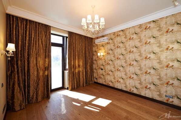 Поклейка обоев в 