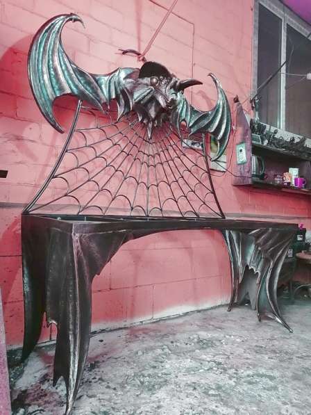Стол скульптурный"летучая мышь" в Краснодаре фото 3