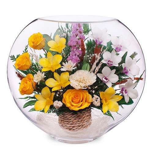 Розы кремовые и желтые в вазах из стекла в Москве фото 11