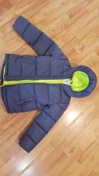 Продам детскую зимнюю куртку в Перми