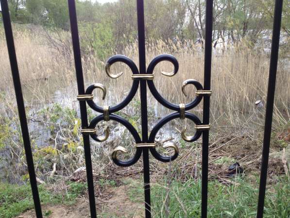 Металлический забор с элементами художественной ковки в Омске фото 8