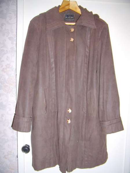 Куртка с капюшоном и подстежкой на замке, р50-52 в 