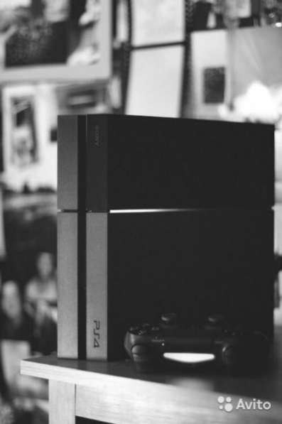 игровую приставку Sony PS4 + 12 топовых игр