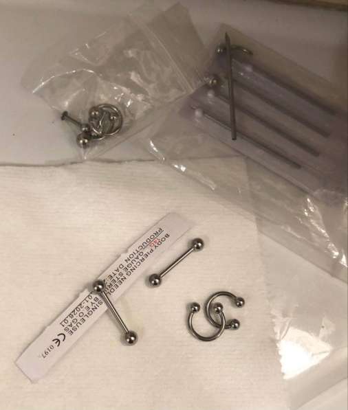 Делаю пирсинг!