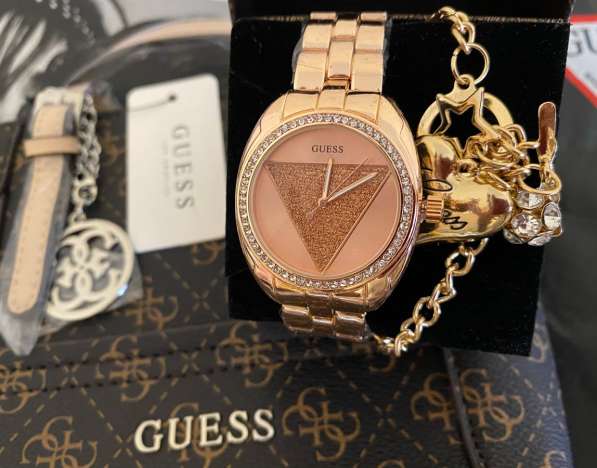 Оригинальные в упаковке часы и сумки «Guess» в Санкт-Петербурге фото 8