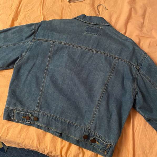 Укорочённая джинсовая куртка forever 21 в Пскове фото 3