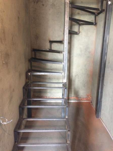 Лестницы из металла в Москве фото 4