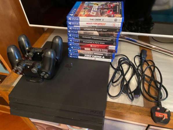 Sony PlayStation 4 pro 1tb + 11 дисков