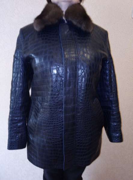 Куртка из кожи крокодила