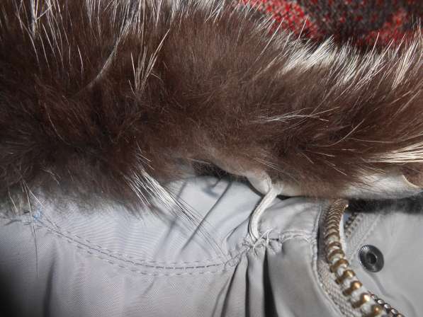 Зимнее пальто на натуральном меху серое Пуховик в фото 3