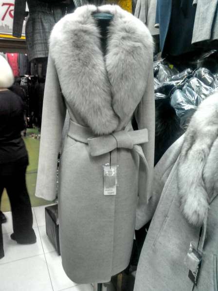 Женская пальто с натуральным мехом в фото 4