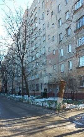 Продам четырехкомнатную квартиру в Балашихе. Жилая площадь 70 кв.м. Дом кирпичный. Есть балкон.