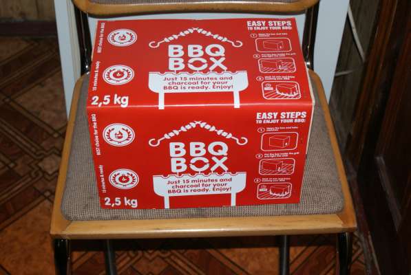 Уголь древесный в барбекю боксах в фото 3