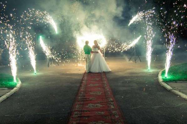 Фонтановая дорожка на свадьбу в Барнауле