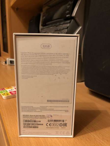 Коробка от розового iPhone SE (32 гб) и два чехла в Санкт-Петербурге фото 4