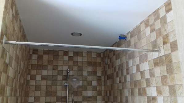 Изготовление прямых карнизов для шторы в ванную комнату в Краснодаре фото 3