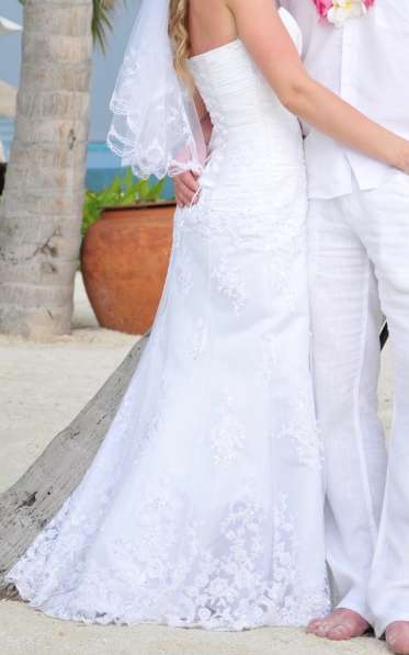 Свадебное платье белого цвета в отличном состоянии в Санкт-Петербурге