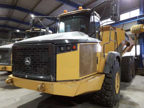 John Deere 410E 2013 года выпуска