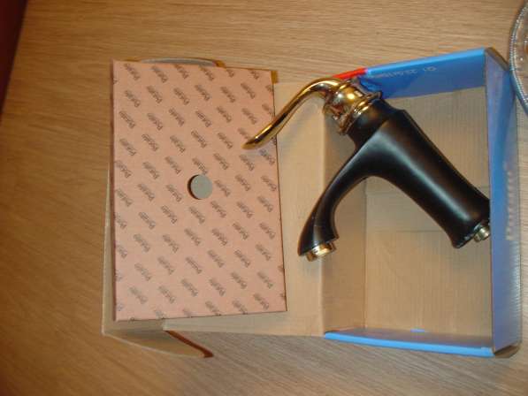 Кран-смеситель чёрный с ручкой под золото изящного дизайна в Видном фото 12