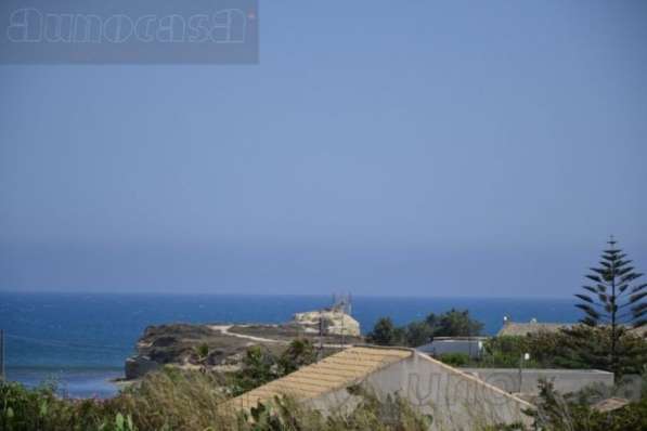 Усадьба с пристройками с прекрасным панорама на побережья в фото 7
