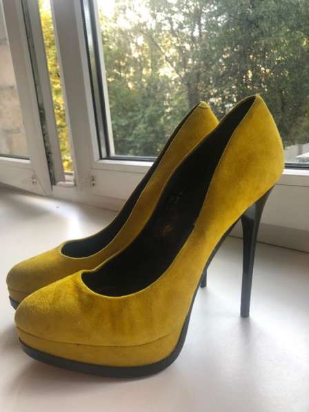 Продам туфли желтые в Москве