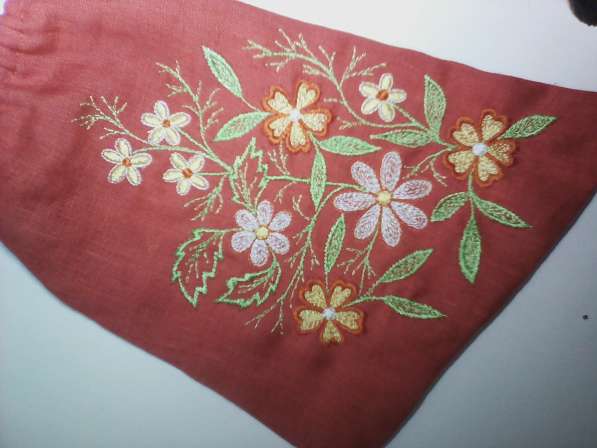 Оформление вышивкой одежды в фото 27