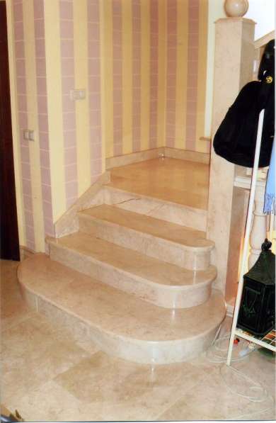 Лестницы из натурального камня мрамора и гранита в Подольске фото 7