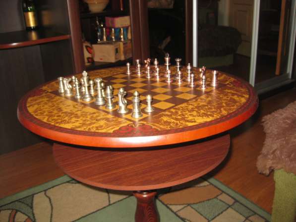 Кофейный столик + Шахматный столик + шахматы
