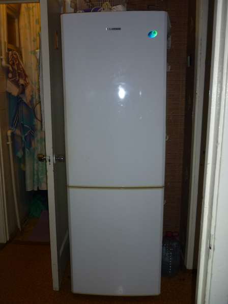 Продаю холодильник с морозильной камерой SAMSUNG