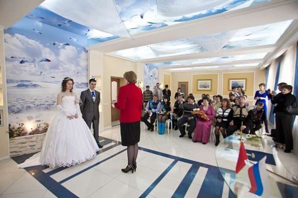 Шикарное свадебное платье со шлейфом в Санкт-Петербурге фото 4