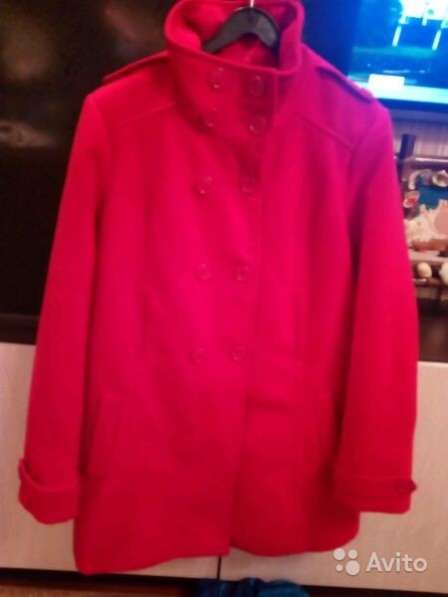 Пальто красное