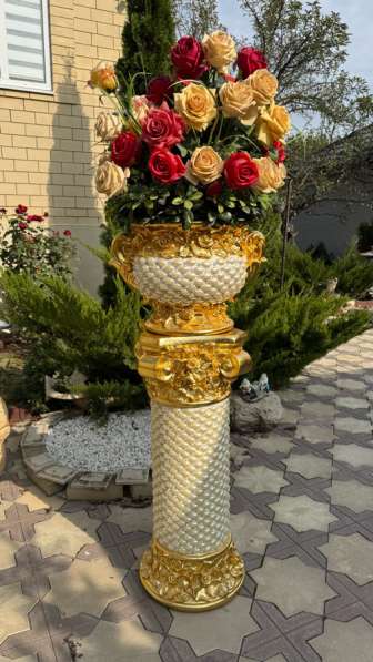 Ваза с тумбой