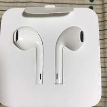 Оригинальные наушники EarPods (Lightning connector), в Сургуте