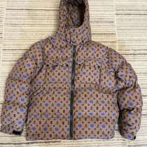 Пуховик, в Москве