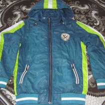 Продам куртку на мальчика демисезонную р-р 140, в Красноярске