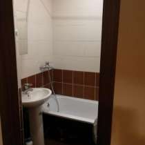 Сдается трехкомнатная квартира на длительный срок. Тара, в Омске