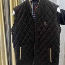 Безрукавка коричневая, в Москве