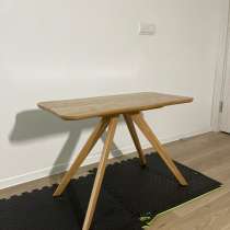 Маленький столик, в Москве