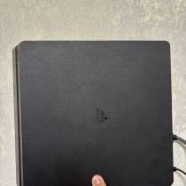 Ps4 slim 1tb с 2 джойстиками играми, в Владикавказе