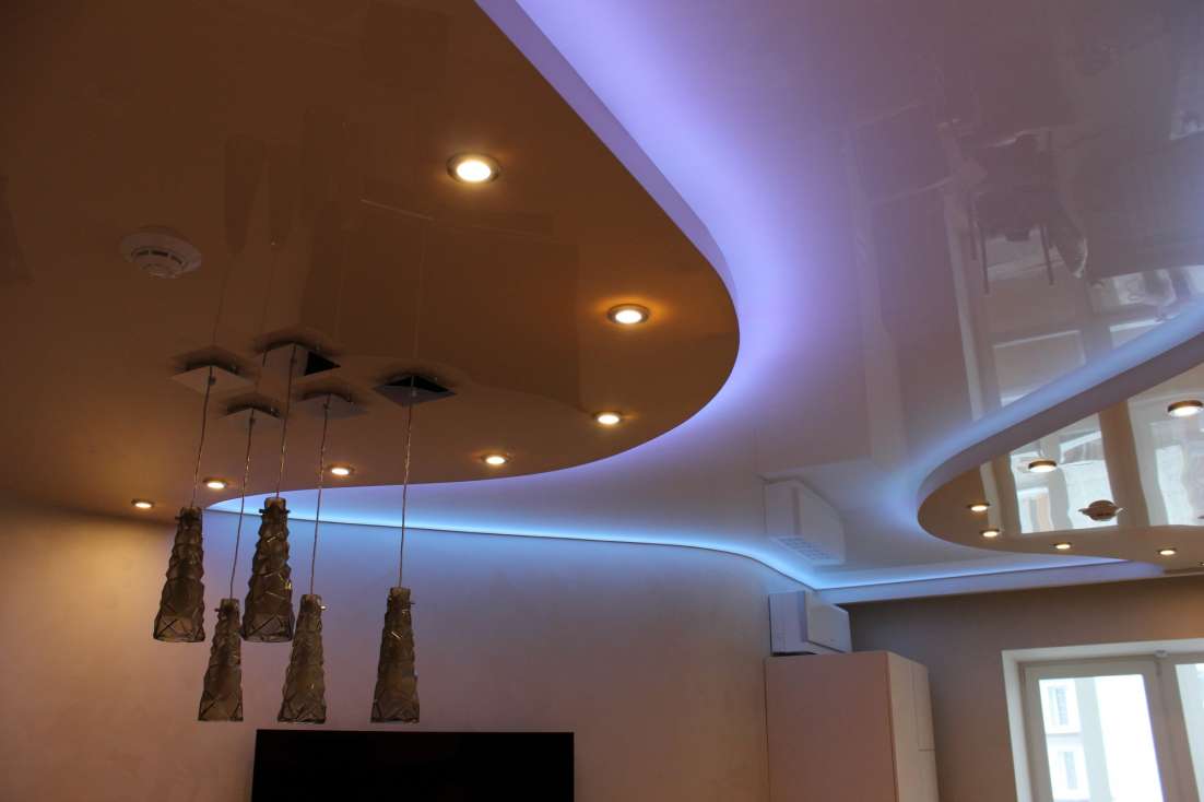 двухъярусные натяжные потолки с подсветкой фото
